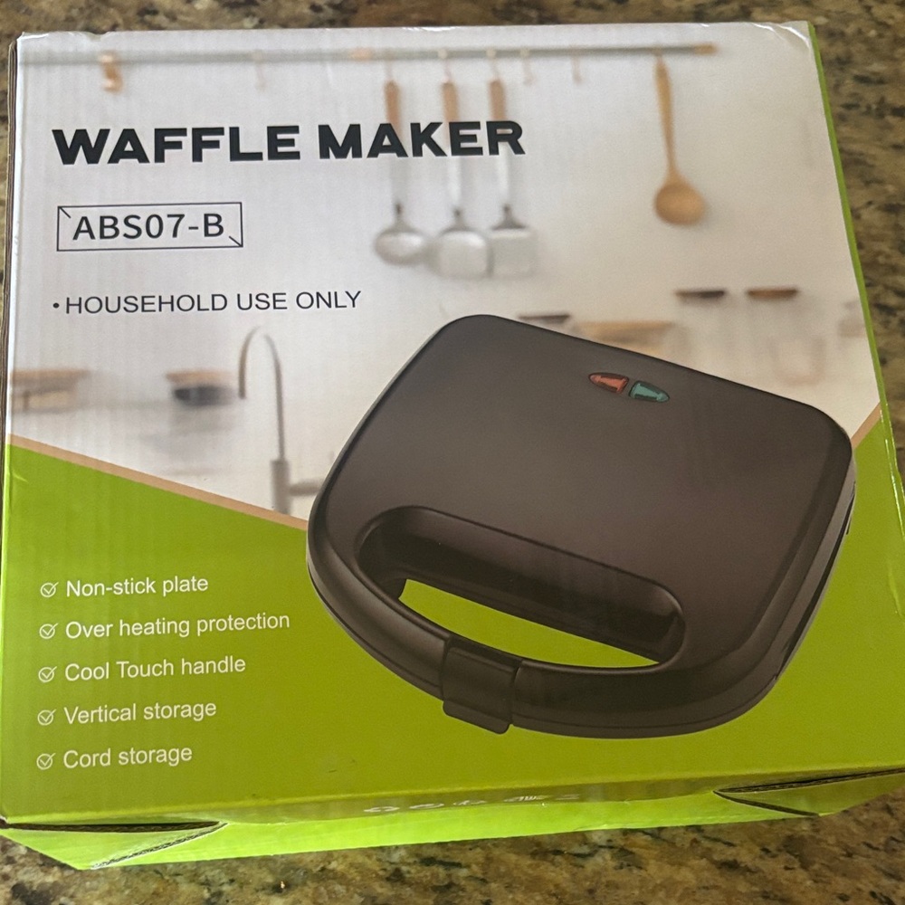 ABS07-B Black Waffle Maker